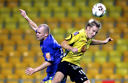 Elias Storm och Andreas Klarström i nickduell