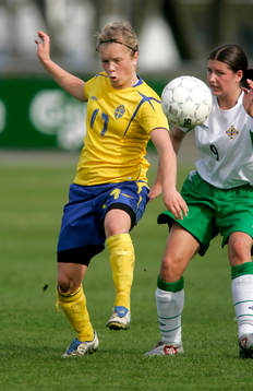 Julia Bhy, Sverige