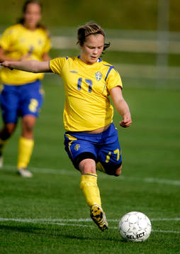 Julia Bhy, Sverige