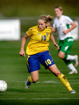 Lisa Dahlkvist, Sverige