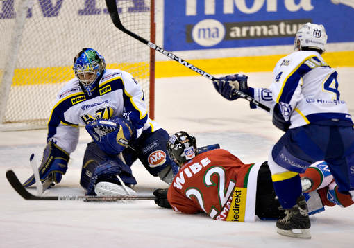 Stefan Liv (Målvakt) och Fredrik Olausson, HV 71 och Kalle