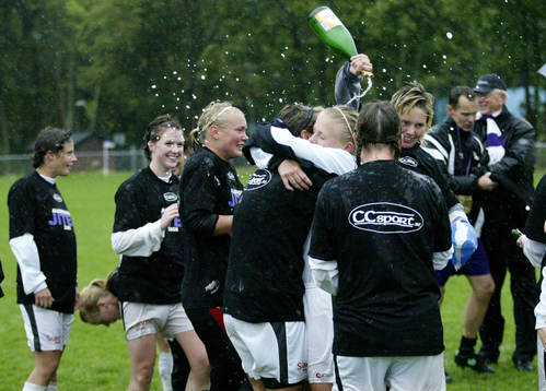 Jitex jubel, glädje, champagne. Klara för allsvenskan