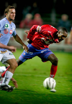 Atiba Hutchinson, Helsingborg och Mathias Woxlin, Gefle