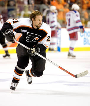 Peter Forsberg spelar sin premiärmatch i NHL för året