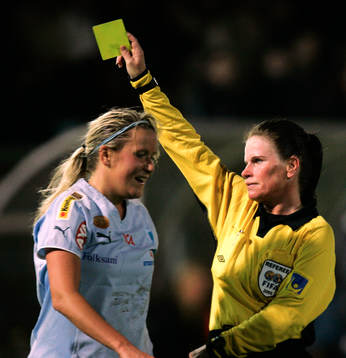Jenny Engwall, Malmö. Gult kort, varning, domare