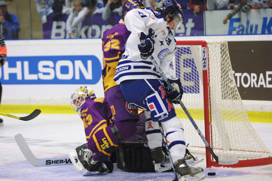 Leksands Jimmy Eriksson testar Färjestads målvakt