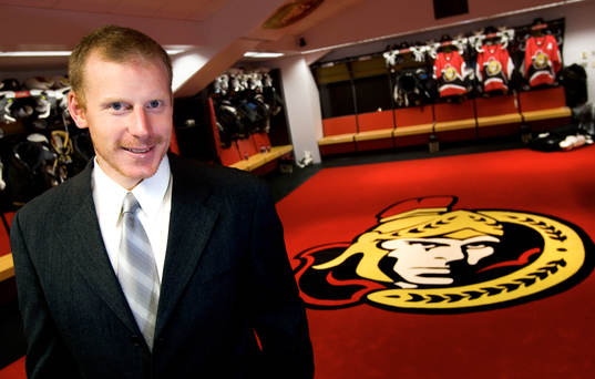 Daniel Alfredsson, i omklädningsrummet i Corel Center