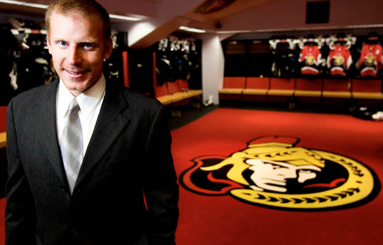 Daniel Alfredsson, i omklädningsrummet i Corel Center