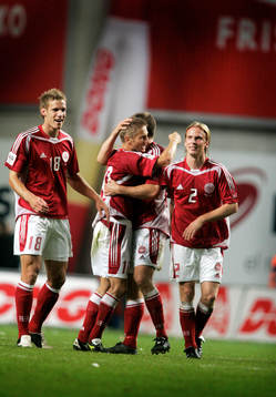 Sören Larsen och Danmark jublar över att de slog Grekland