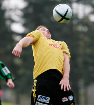 Johan Persson tar ner bollen
