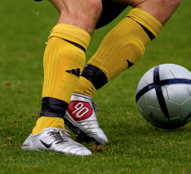 Fot, boll, fotboll. Dribbling, smekning av bollen