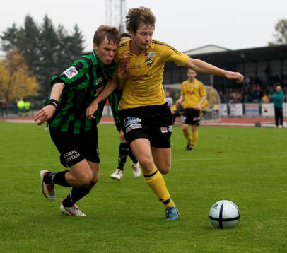 David Hansson håller undan en motståndare