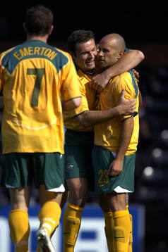 Mark Viduka och Marco Bresciano, Australien, jubel