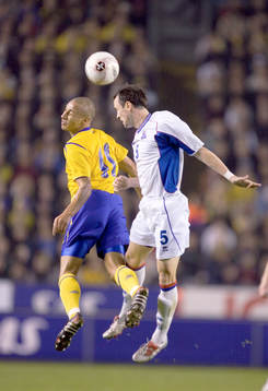 Henrik Larsson och Audun Helgason. Nickduell