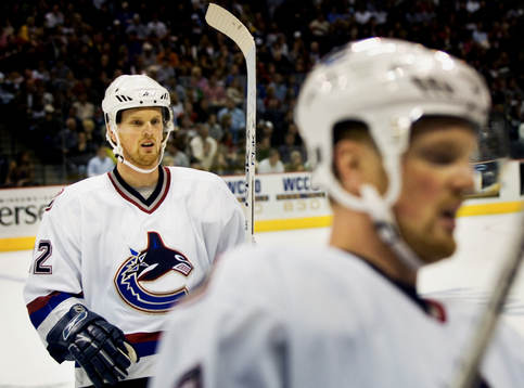 Daniel Sedin och Henrik Sedin i förgrunden