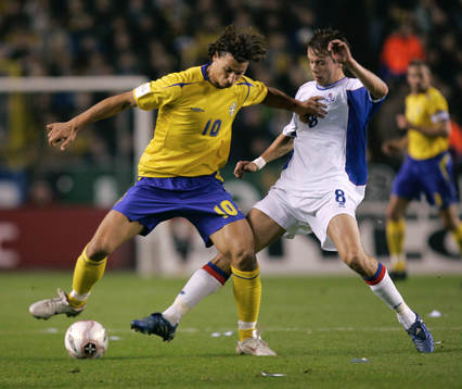 Zlatan Ibrahimovic skojar med islänningarna