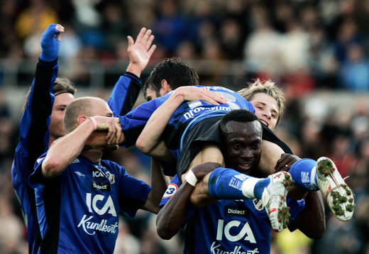 3-0 Björn Anklev, som hissas av Yaw Preko och några till.