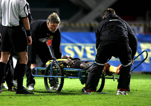 Jimmy Dixon, Häcken skadad