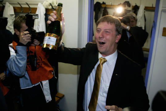 Kjell Jonevret, tränare Djurgården firar