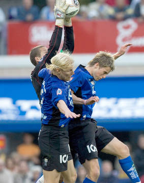 Daniel Andersson, målvakt, Helsingborg, fångar bollen