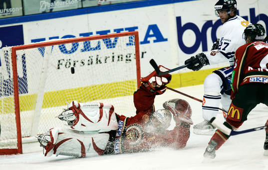 Tommy Salo, Frölunda gör en jätteräddning