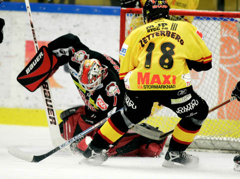 Patrik Zetterberg, Västerås fösöker göra mål på