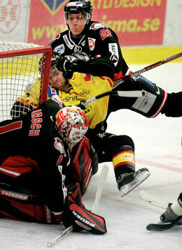 Jani Virtanen, Malmö trycker ner Stefan Holmgren,