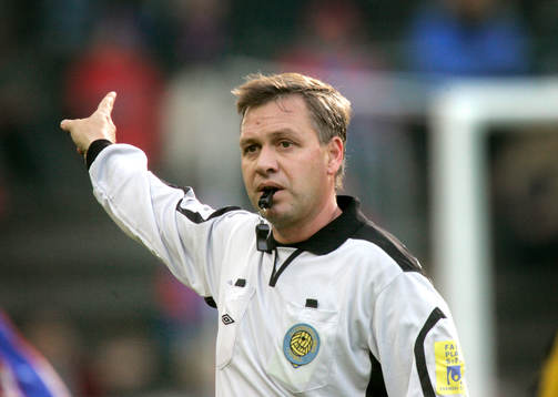 Åke Andreasson, domare. Visselpipa