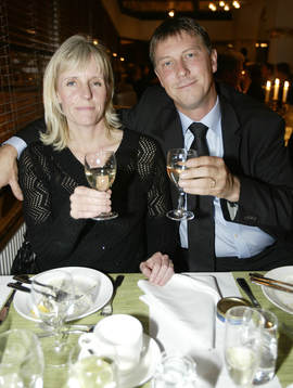 Kjell Jonevret, tränare, med fru