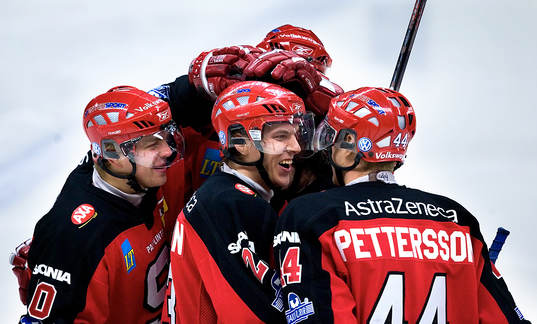 Gabriel Karlsson jubel med sitt Södertälje