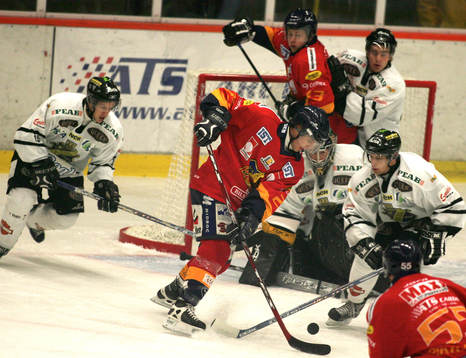 Ishockey. Allsvenskan. Växjö - AIK. Kamp framför
