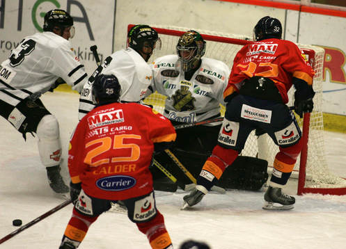 Ishockey. Allsvenskan. Växjö - AIK. Växjös Adam Calder