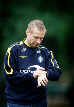 Thomas Dennerby, förbundskapten Sverige, leder ett