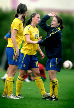 Lotta Schelin, Salina Olsson och Hanna Ljungberg, jubel