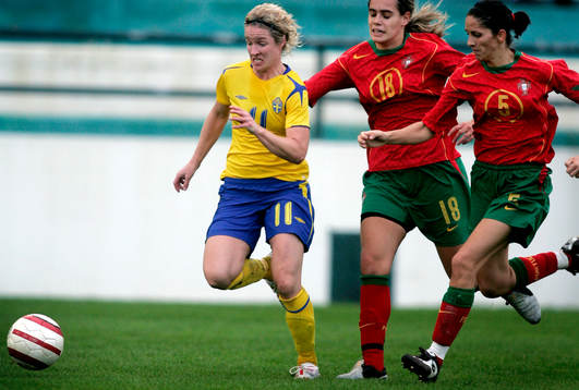 Victoria Svensson, Sverige, rycker ifrån Catia Reis och