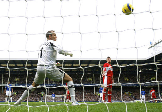 Evertons James Beattie gör första målet, Mark Schwarzer
