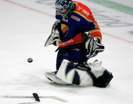 Teemu Lassila, målvakt, Djurgården räddar utan klubba