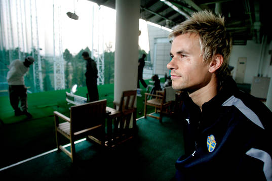 Niclas Alexandersson, Sverige, kollar in folk som spelar
