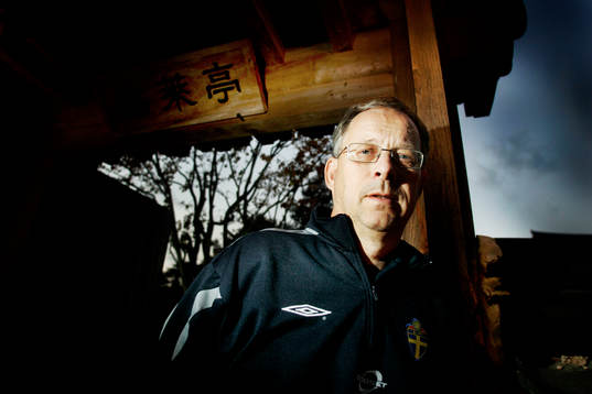 Lars Lagerbäck, Förbundskapten Sverige, utanför hotellet