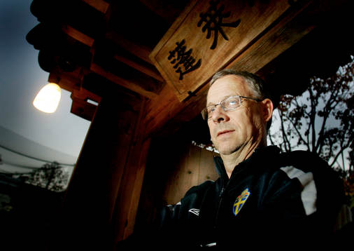 Lars Lagerbäck, Förbundskapten Sverige, utanför hotellet