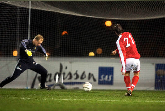 Lasse Johansson slår in Kalmars första mål bakom Casper