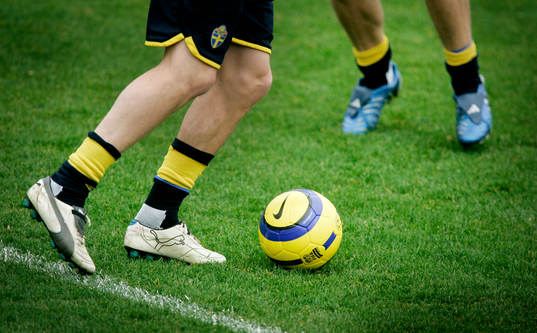 Fotboll, träning, Sverige, benskydd, skor, dobbar,