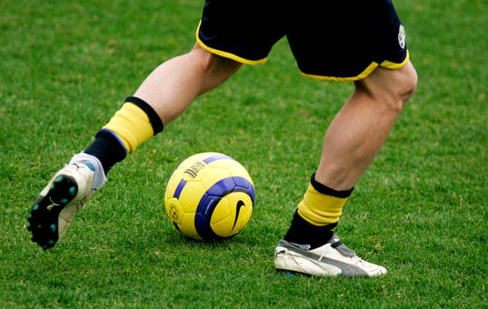 Fotboll, träning, Sverige, benskydd, skor, dobbar,