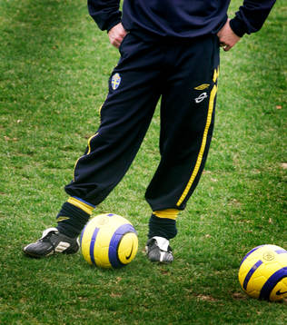Fotboll, träning, Sverige, benskydd, skor, dobbar,
