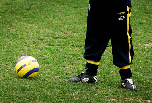 Fotboll, träning, Sverige, benskydd, skor, dobbar,