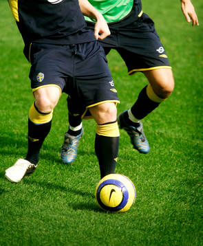 Fotboll,  träning, Sverige, benskydd, skor, dobbar,