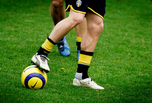 Fotboll,  träning, Sverige, benskydd, skor, dobbar,
