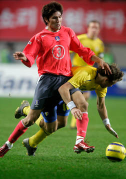 Jin Dong Kim, Sydkorea och Johan Elmander, Sverige
