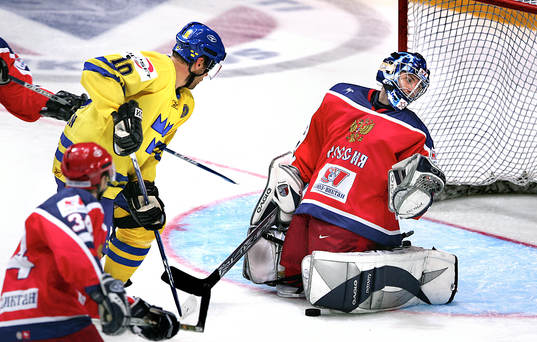 Andreas Johansson är framme och pressar