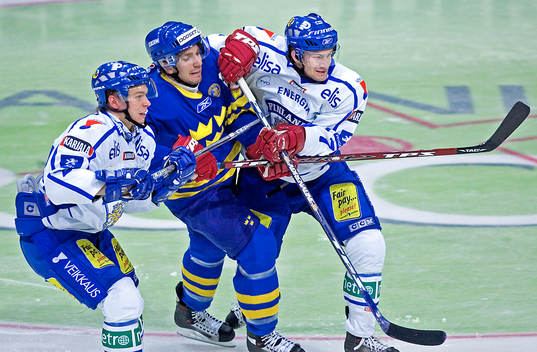 Joel Lundqvist bevakas hårt